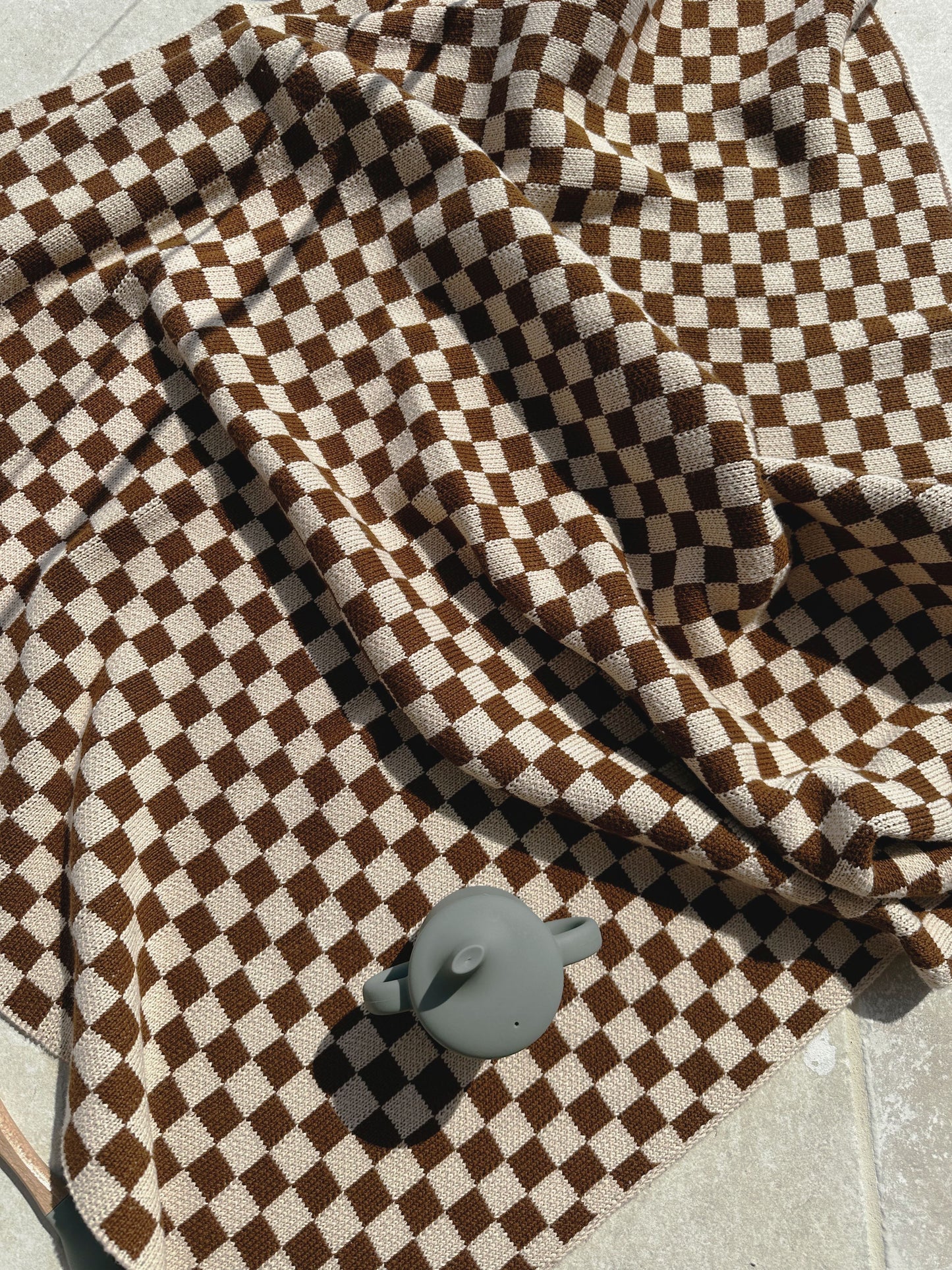 riley checkerboard knit blanket - chocolate